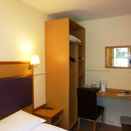 Old Vicarage Hotell 2*